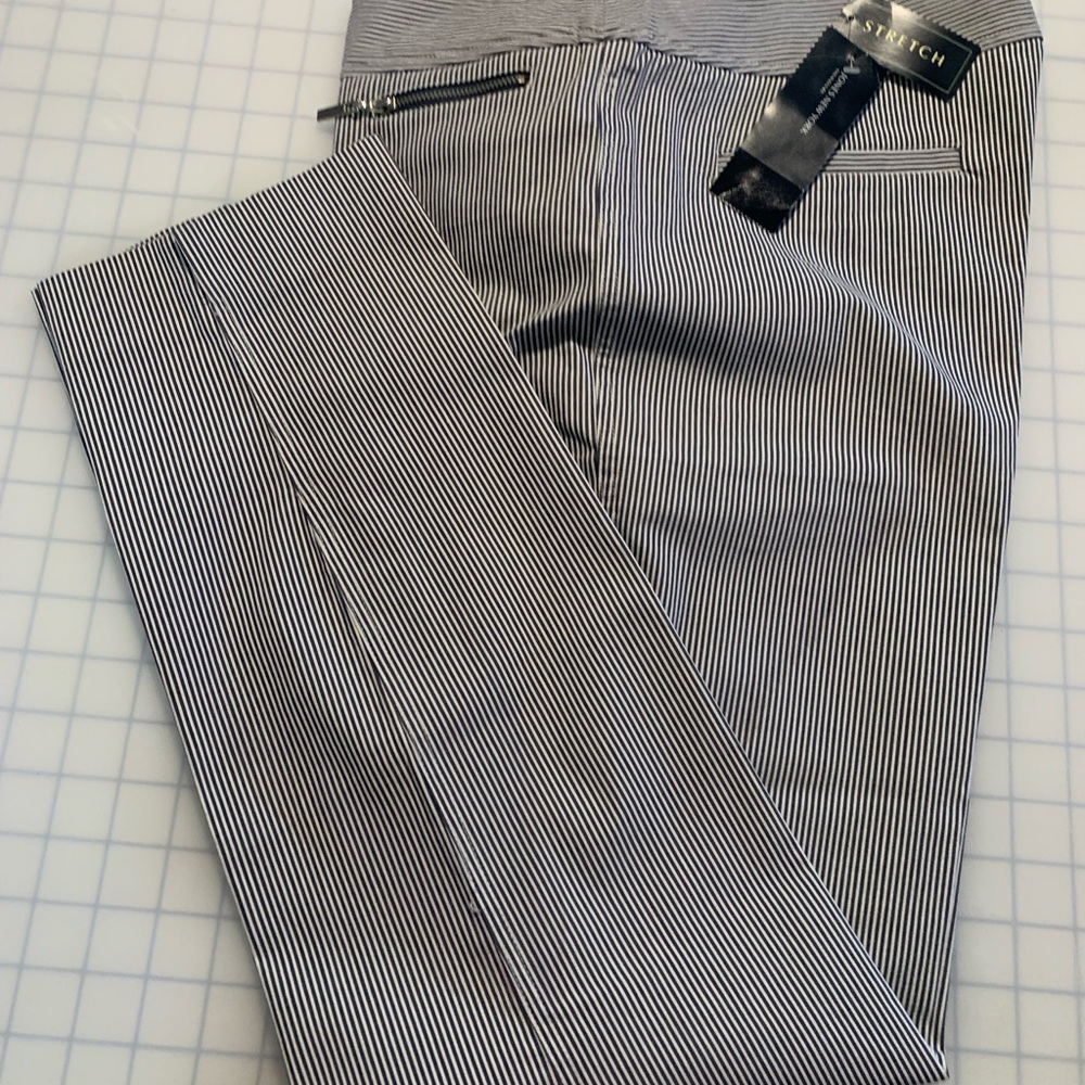 Jones NewYork Signature Color: Admiral Navy/White Striped Women's Pants Size: 8